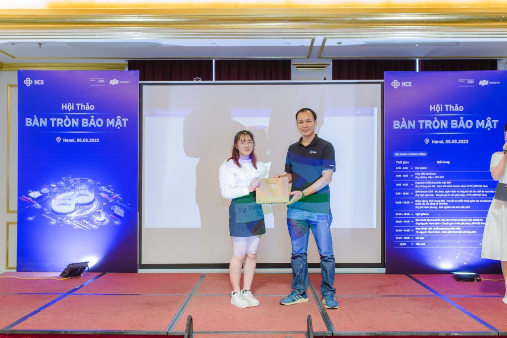 Chúc mừng khách hàng may mắn trúng giải Nhất trong chương trình luckydraw là một tai nghe không dây Samsung Galaxy Buds2 Pro trị giá 4.990.000₫.